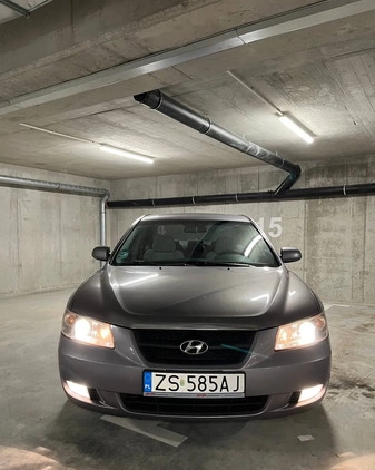 Hyundai Sonata cena 9700 przebieg: 350000, rok produkcji 2005 z Szczecin małe 67